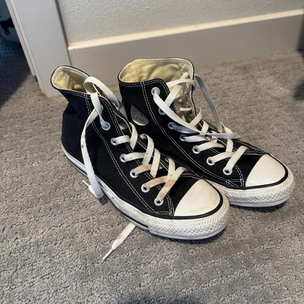 Converse - Picture 2 of 3